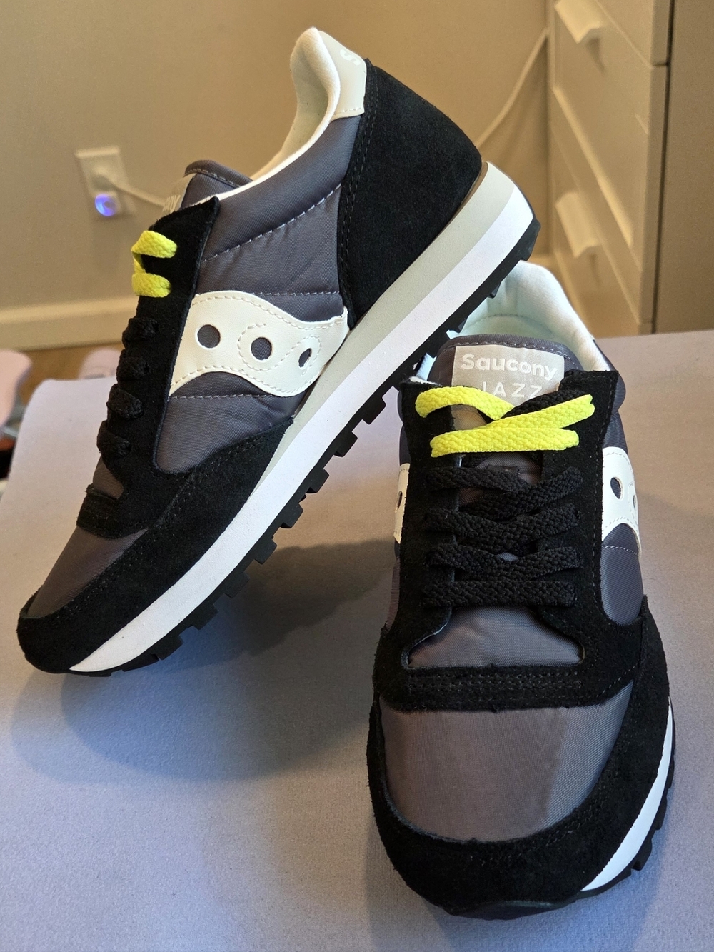 NEW Women's Saucony Jazz Sneakers - Black Suede & Gray/White/Cream - Size 7.5 US
